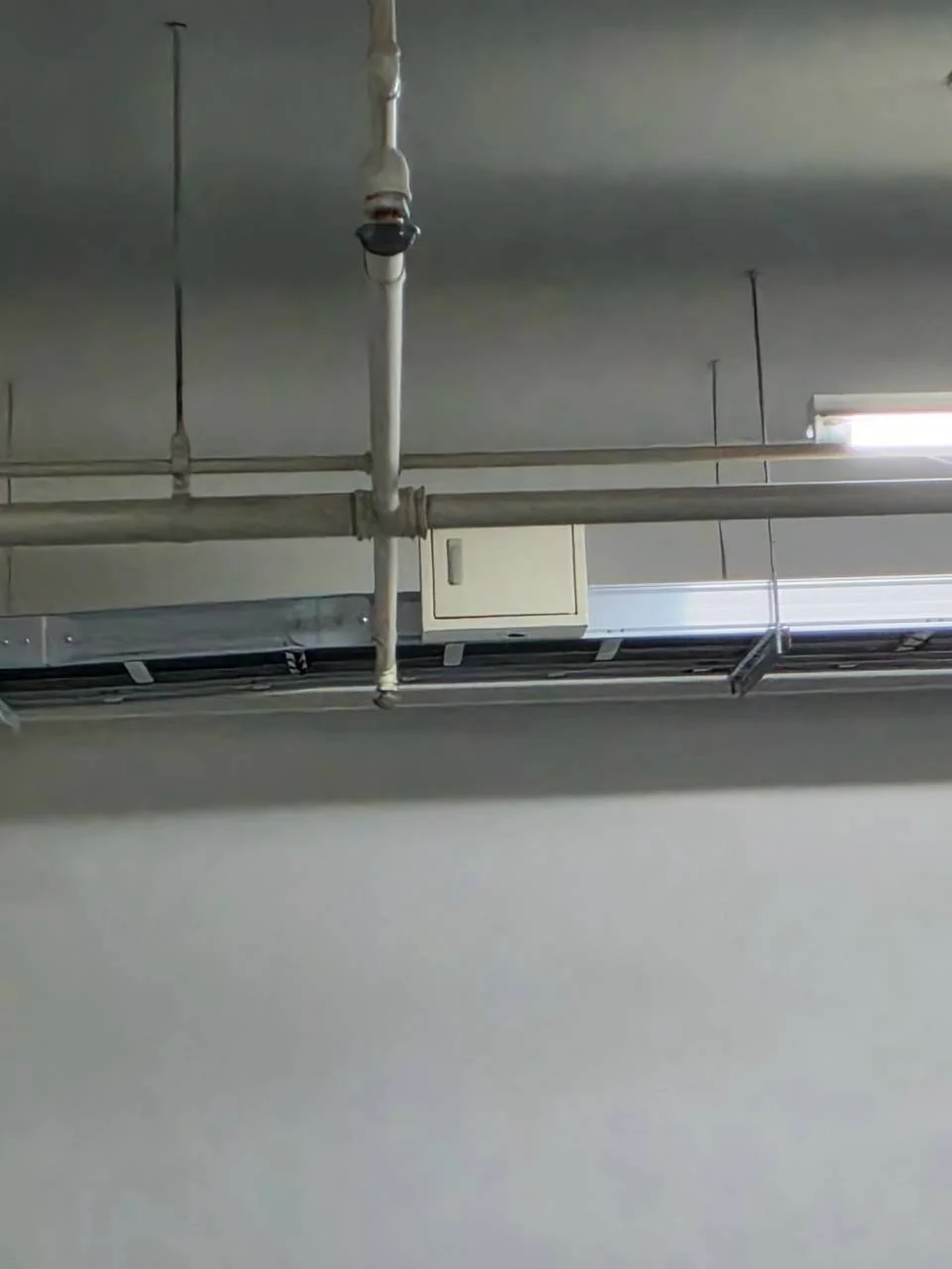 地下室充電相關設備位置